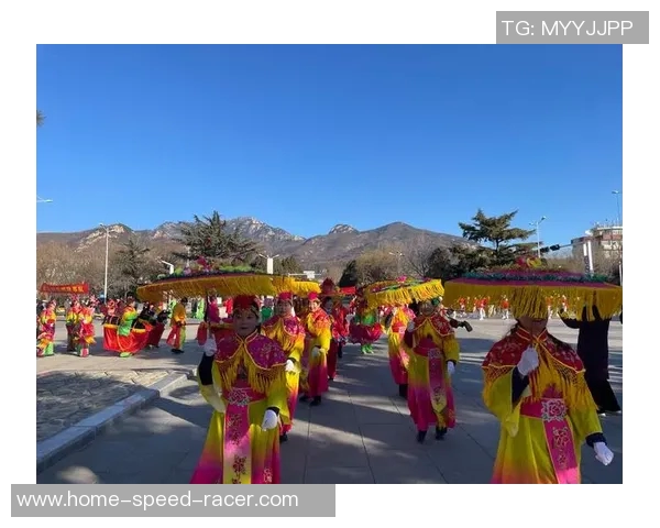 女王巡游与传统节日的魅力碰撞探索文化传承与现代庆典的交融之美 女王巡游与传统节日的魅力碰撞探索文化传承与现代庆典的交融之美